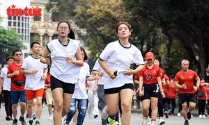 Hình ảnh đông đảo người dân hưởng ứng Ngày chạy Olympic 2026 vì sức khỏe toàn dân
