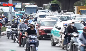 Công an Hà Nội chủ động phân luồng, đón người dân trở lại Thủ đô sau kỳ nghỉ lễ