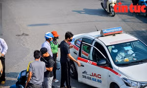 Rà soát tụ điểm taxi dừng, đỗ đón trả khách sai quy định