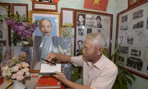 Lão nông nhiều năm sưu tập những bức ảnh quý giá về Bác Hồ