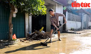 Người dân Chương Mỹ khẩn trương khắc phục ngập úng do bão số 3