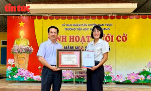 Tôn vinh cô giáo dũng cảm lao xuống sông cứu người