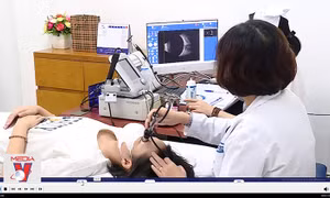 Giă tăng trẻ mắc tật khúc xạ