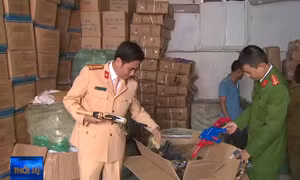 Thu giữ nhiều hàng nhập lậu trên đường cao tốc Nội Bài - Lào Cai