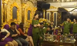 Vì sao không khởi tố cô giáo đưa ma túy vào phòng hát karaoke?