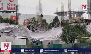 Sập giàn giáo ở Nghệ An, hàng chục công nhân may mắn thoát chết