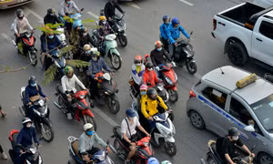 Hàng nghìn phương tiện nối đuôi nhau quay trở lại Hà Nội sớm sau kỳ nghỉ lễ