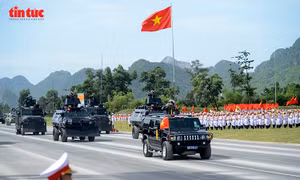 Uy lực dàn xe bọc thép, xe đặc chủng Bộ Công an trong luyện tập diễu binh, diễu hành