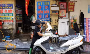 Giá rửa xe ô tô, xe máy ở Hà Nội tăng mạnh ngày 28 Tết