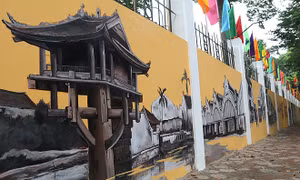 Cổng trường Phan Đình Phùng thay áo mới với những hình ảnh mái ngói thâm nâu Hà Nội