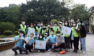 Thu gom túi nilon ngày Tết ông Công ông Táo, giữ cho một Hà Nội sạch