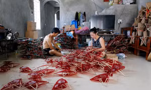 Làng đèn ông sao Báo Đáp tất bật dịp Trung thu
