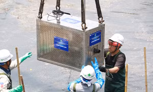 Hà Nội bắt đầu thí điểm làm sạch sông Tô Lịch bằng công nghệ nano