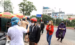 Hà Nội tăng cường giám sát tại các chốt kiểm dịch COVID-19 ra vào nội đô