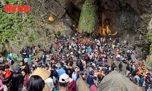 Hai ngày đầu năm, đã có 25.000 lượt khách du Xuân Chùa Hương
