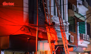 Khống chế kịp thời vụ cháy nhà trong đêm, cứu 5 người mắc kẹt