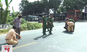 Ô tô khách va chạm với xe đạp làm 7 người thương vong