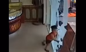 Những vụ tai nạn 'rợn tóc gáy' do vỡ cửa kính cường lực