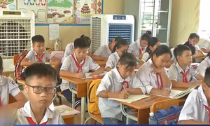 Tìm cách chống nóng cho học sinh