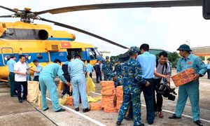 Bộ Quốc phòng điều máy bay tiếp tế hàng cứu trợ đến hai xã bị cô lập ở Lạng Sơn