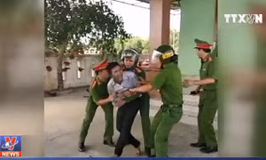 Quảng Bình khởi tố đối tượng nhốt 3 con rồi phóng hỏa
