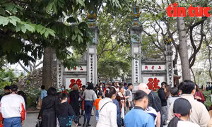Hà Nội: Các điểm vui chơi đông đúc người đi du Xuân 