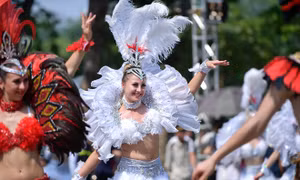 Vũ điệu Carnival khuấy động phố đi bộ Hà Nội 2019