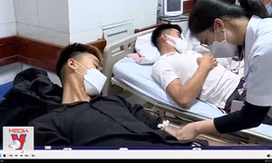Tích cực điều trị cho công nhân ngộ độc khí ở Bắc Ninh