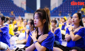 1.000 mẹ bầu tham gia Festival Yoga Hà Nội