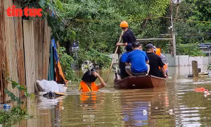 Mưa lớn, thủy điện xả lũ khiến nhiều khu vực bãi giữa sông Hồng Hà Nội bị cô lập