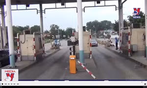 Tháo dỡ 2 trạm BOT bỏ hoang trên Quốc lộ 1K