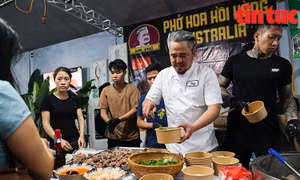Phở, bún thang, cốm Hà Nội náo nức những ngày Thu