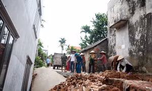 ‘Hố tử thần' nuốt một ngôi nhà 2 tầng tại xã An Tiến (Hà Nội)