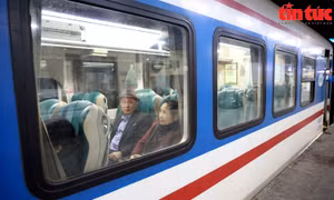 Chuyến tàu cuối cùng năm Giáp Thìn rời ga Hà Nội