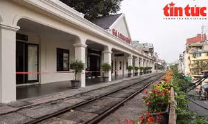 Ngồi Hỏa Xa Cafe, lãng mạn ngắm tàu chạy qua cầu Long Biên trăm tuổi