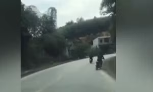 Thanh niên say rượu đâm vào vách núi