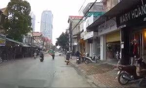 Gặp nạn khi bất cẩn để con tự vặn tay ga xe máy