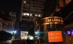 Phong tỏa, lấy mẫu xét nghiệm COVID-19 ngay trong đêm tại tòa nhà 88 Láng Hạ