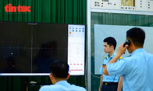 Những 'mắt thần’ lặng thầm canh giữ bầu trời biên cương