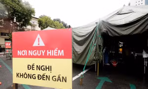 Cận cảnh bệnh viện dã chiến Bạch Mai điều trị bệnh nhân COVID-19