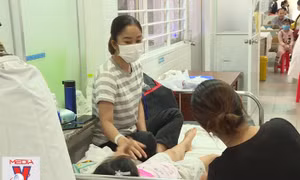 Trên 40 học sinh nhập viện nghi ngộ độc thực phẩm