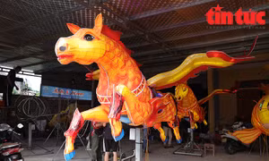 Những nghệ nhân 'thổi hồn' vào mô hình đèn Trung thu khổng lồ