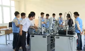 Thấy gì từ việc thí sinh không xét tuyển Đại học tăng