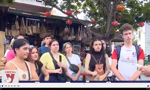 Hội An vẫn tấp nập khi tăng cường soát vé tham quan
