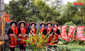 Người dân nô nức vui chơi tại Làng Văn hóa dịp nghỉ lễ 2/9