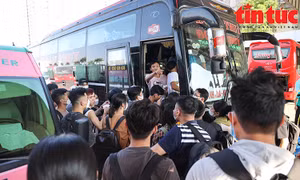 Hà Nội: Người dân vội vã lên xe rời phố về quê kỳ nghỉ lễ Quốc khánh