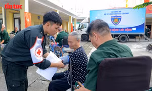 Đội ngũ y bác sĩ Bộ Tư lệnh Cảnh sát cơ động tri ân thương bệnh binh