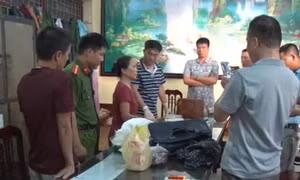 Nữ giáo viên nghỉ hưu bị bắt quả tang vận chuyển 15 bánh heroin