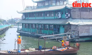 Hà Nội cưỡng chế du thuyền trên hồ Tây
