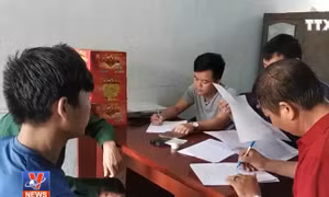  Sử dụng ma tuý đá, còn giấu 11 kg pháo hoa trong nhà bếp
